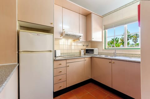 Apartment, 2 Bedrooms, Balcony | Private kitchen | Fridge, microwave, stovetop, electric kettle