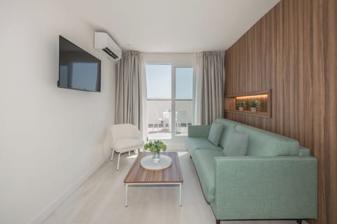 Family Suite, Terrace | In-room safe, WiFi, bed sheets