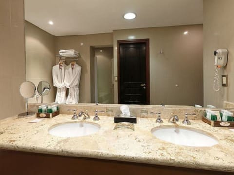 Junior Suite | Bathroom sink