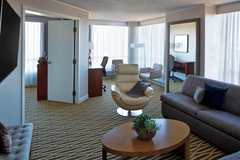 Club Suite, 1 King Bed, Non Smoking | Pillowtop beds, in-room safe, iron/ironing board, free cribs/infant beds