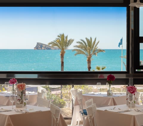 Breakfast, lunch, dinner served; international cuisine, ocean views 