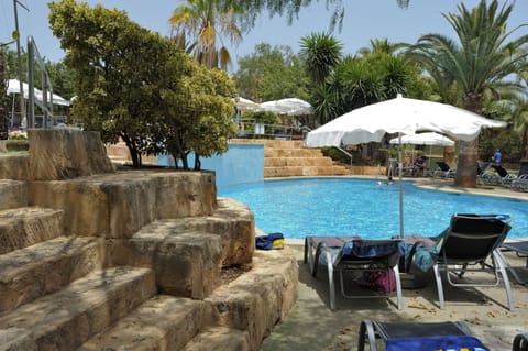 Indoor pool, sun loungers