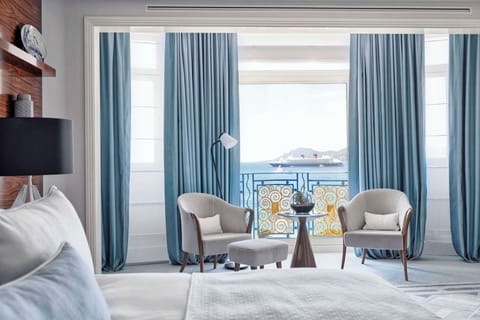 Suite, Sea View (Prestige) | Hypo-allergenic bedding, minibar, in-room safe, individually decorated