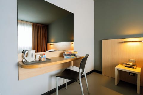 Comfort Double Room | Hypo-allergenic bedding, in-room safe, desk, blackout drapes