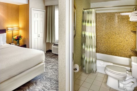 Suite, 1 King Bed with Sofa bed | Bathroom | Combined shower/tub, free toiletries, hair dryer, towels