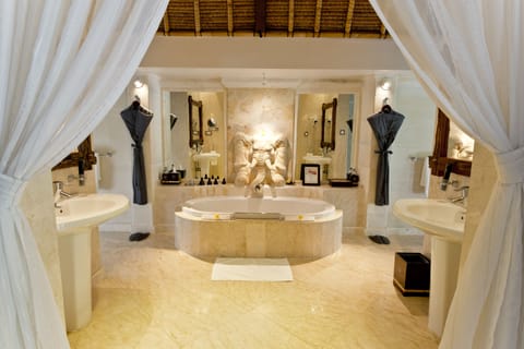 Elephant Pool Villa | Bathroom | Separate tub and shower, rainfall showerhead, eco-friendly toiletries