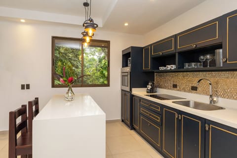 Master Suite | Private kitchen | Mini-fridge, microwave, coffee/tea maker