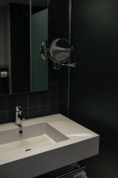 Premium bedding, in-room safe, desk, blackout drapes