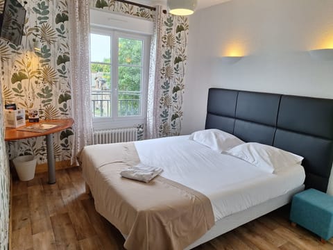 Comfort Double Room | Desk, blackout drapes, iron/ironing board, free WiFi