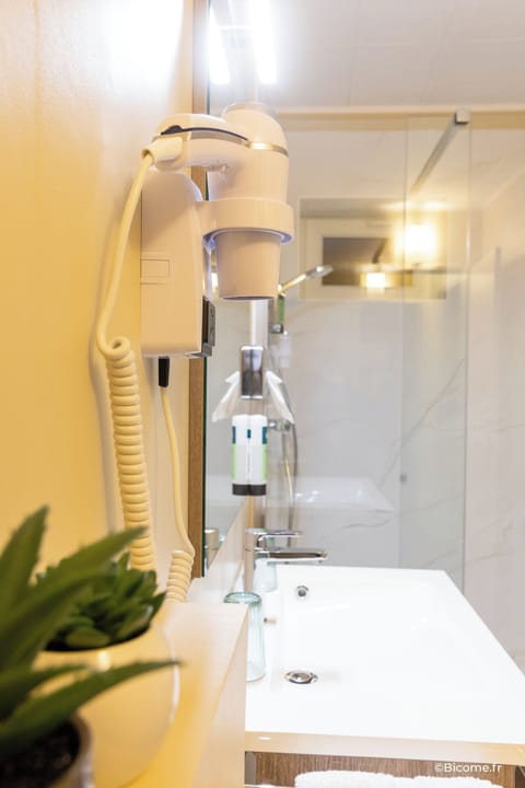 Free toiletries, hair dryer, bathrobes, towels