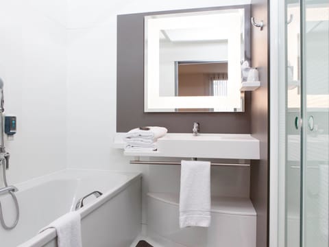 Separate tub and shower, eco-friendly toiletries, hair dryer, towels