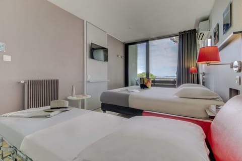 In-room safe, free WiFi, bed sheets