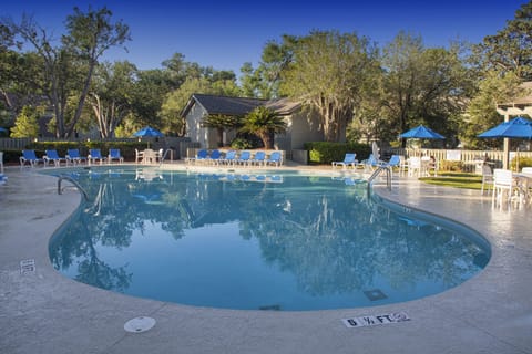 Outdoor pool, pool umbrellas