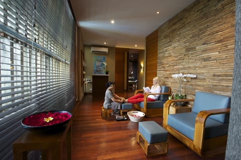 Couples treatment rooms, body treatments, aromatherapy