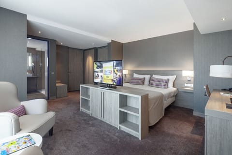 Comfort Room (Plus) | Premium bedding, minibar, in-room safe, desk