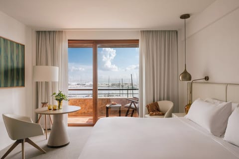 Red Level Room Sea and Cathedral View | Premium bedding, minibar, in-room safe, desk