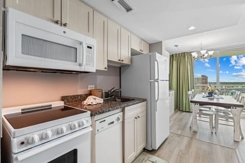 Standard Condo, 1 Bedroom, Partial Ocean View | Private kitchen | Full-size fridge, microwave, oven, stovetop