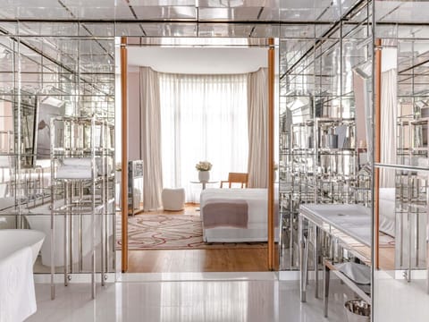 Prestige Suite | Premium bedding, minibar, in-room safe, laptop workspace