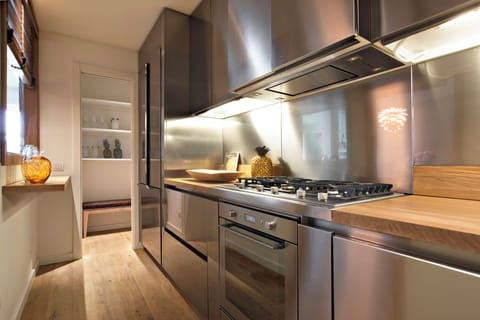 Design Suite, River View | Private kitchen