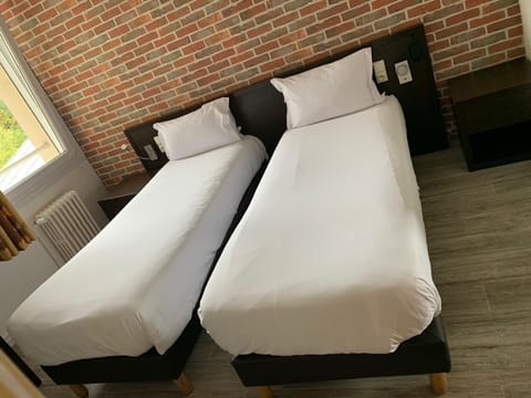 Twin Room | Premium bedding, desk, soundproofing, free WiFi