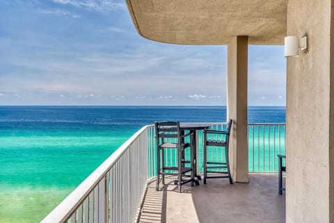 Condo, 3 Bedrooms, Beachfront (817) | Terrace/patio