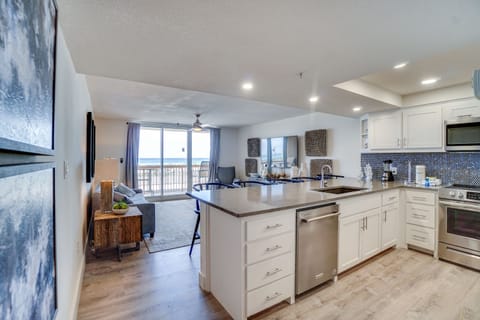 Condo, 1 Bedroom, Beach View (110) | Private kitchen | Fridge, microwave, oven, stovetop