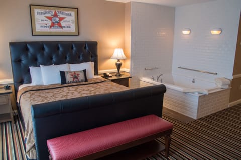 Superior Suite, 1 King Bed with Sofa bed, Jetted Tub, Lake View | In-room safe, desk, iron/ironing board, free WiFi