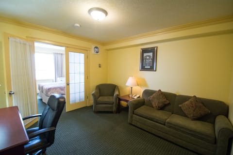 Junior Suite, 1 Bedroom | Living area | Flat-screen TV, fireplace