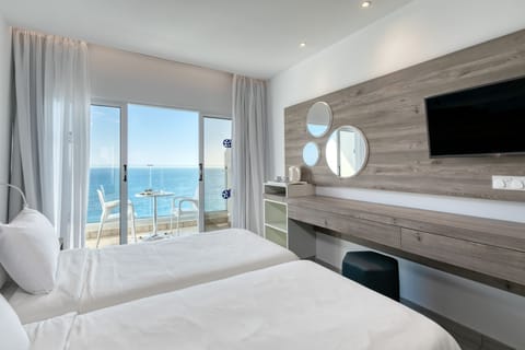 Twin / Double Room Sea View | Desk, iron/ironing board, free WiFi, bed sheets