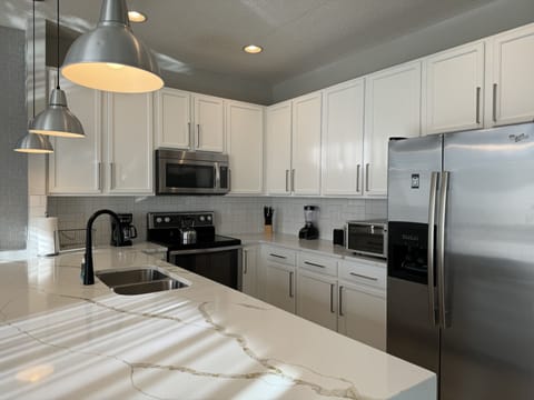 Bella Vida Townhome, 4 Bedrooms with pool (2304) | Private kitchen | Full-size fridge, microwave, oven, stovetop