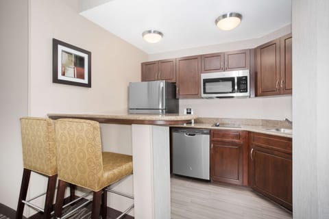 Suite, 2 Bedrooms, Non Smoking, Balcony | Private kitchen | Fridge, microwave, oven, stovetop