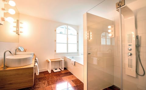 Suite with Roof Terrace | Bathroom | Designer toiletries, hair dryer, bathrobes, slippers