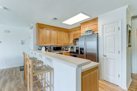 House, 4 Bedrooms | Private kitchen | Full-size fridge, microwave, oven, stovetop