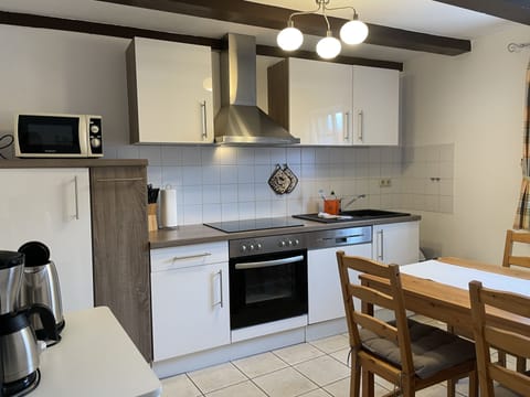 Deluxe Apartment, 2 Bedrooms, Balcony, City View (Number 04) | Private kitchen | Fridge, microwave, oven, stovetop