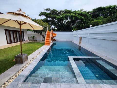 Outdoor pool, pool umbrellas, sun loungers