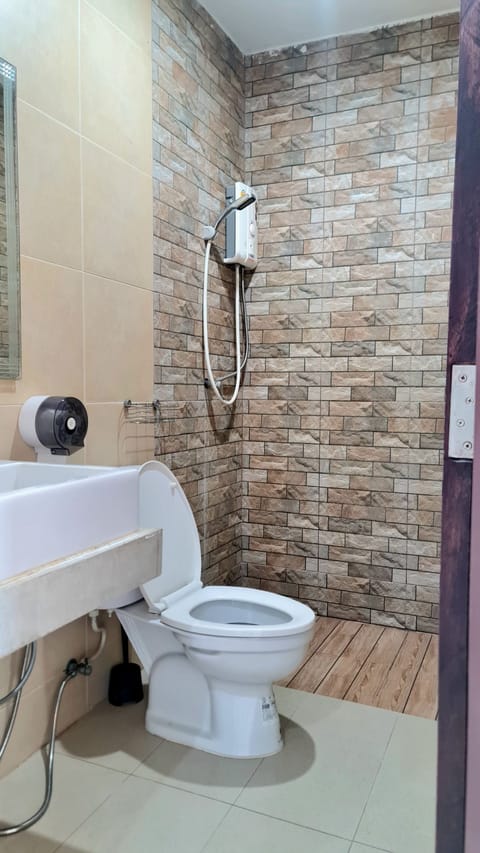 Standard Room With Balcony  | Bathroom | Shower, free toiletries, towels, soap