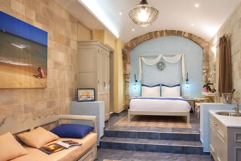 Senior Suite with Private Garden and Outdoor Hot Tub (Views of Rhodes) | Living area | 32-inch LCD TV with satellite channels, TV, books