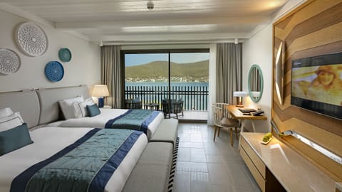 Standard Sea View Room | Premium bedding, free minibar, in-room safe, desk