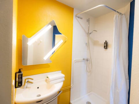 Double Room | Desk, blackout drapes, soundproofing, iron/ironing board