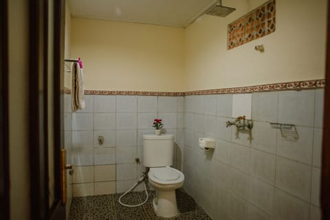 Standard Room (Fan) | Bathroom | Shower, towels