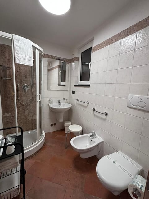 Standard Double Room, 1 Bedroom | Bathroom | Shower, rainfall showerhead, bidet, towels