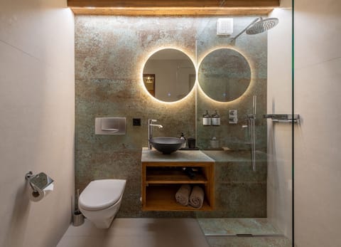 Hair dryer, heated floors, towels