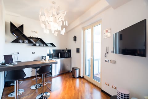 Check-in/check-out kiosk