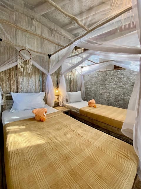 Standard Tree House, 1 Bedroom | In-room safe, bed sheets
