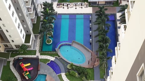 2 outdoor pools