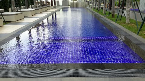 2 outdoor pools