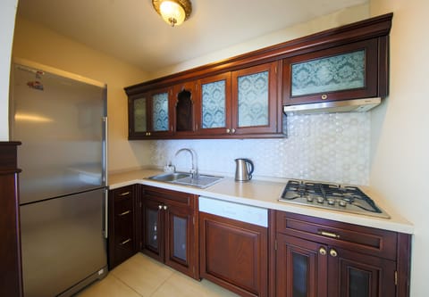 Apartment, 1 Bedroom | Private kitchenette | Fridge, microwave, oven, dishwasher