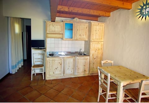 Studio | Private kitchenette | Full-size fridge, stovetop, cookware/dishes/utensils