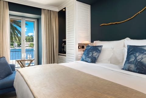 Corner Suite Balcony Sea View | Premium bedding, minibar, in-room safe, free WiFi