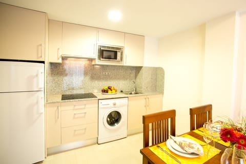 Apartment, 1 Bedroom - 2 people | Private kitchen | Fridge, microwave, stovetop, cookware/dishes/utensils